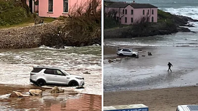 Горе-водій припаркував авто на пляжі і воно почало тонути через плиплив: відео, яке стало вірусним