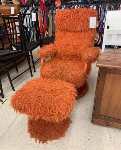 22 кумедні речі з секонд-хенду, які складно пояснити та неможливо забути - фото 856527