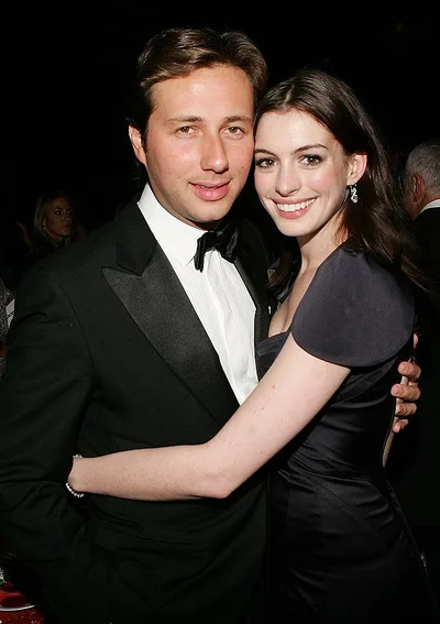 Енн Гетевей з Адамом Шульманом - фото 856833