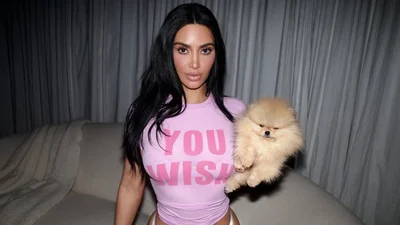 Ким Кардашьян подловили с новым бойфрендом на пляже в Малибу - что мужчина научил делать звезду