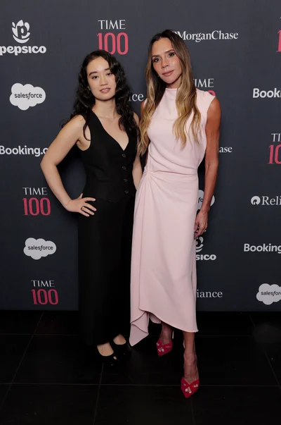 Вікторія Бекхем у стильному образі на саміті TIME100 - фото 857021