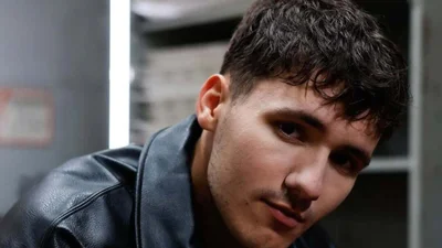 Після довгої паузи YAKTAK повернувся з треком, який пробирає до мурах