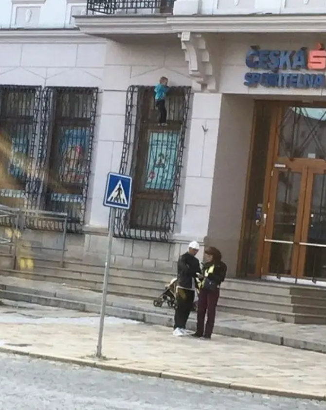 15 детей, которые просто хотели спокойного детства, но родители решили иначе - 857381 15 детей, которые просто хотели спокойного детства, но родители решили иначе - фото 857381