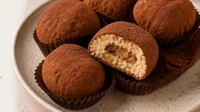 Цукерки "Тирамісу" без духовки: улюблений італійський десерт у форматі солодких кульок