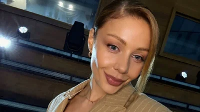 Тина Кароль поразила стильным образом с короткими оливковыми шортами - идея для весенних луков