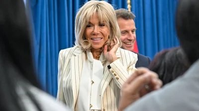 Майже ровесниця чоловіка: Бріжит Макрон показала доньку вперше за довгий час