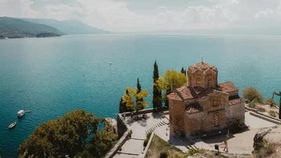 Озеро Охрид назвали найкрасивішим місцем Європи, яке варто побачити кожному