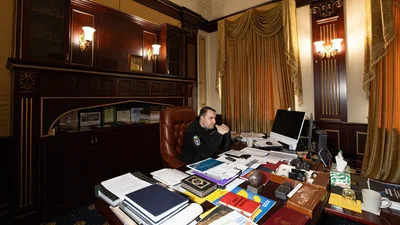 Кирило Буданов став зіркою мемів через свій кумедний блокнот