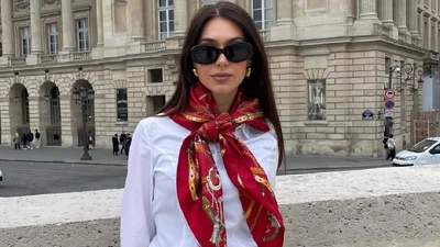 Шовкова хустка - ключовий аксесуар весни 2026: Андре Тан підказав стильні поєднання