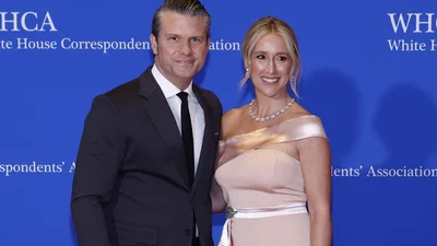 Сукня з "Temu": образ дружини міністра оборони США викликав обговорення на вечері у Дональда Трампа