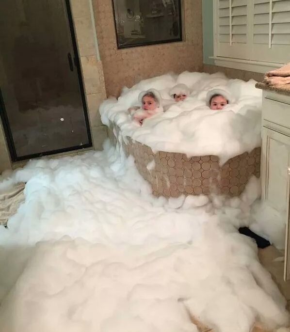 20 веселых фотографий, которые доказывают: оставлять ребенка одного даже на секунду - роковая ошибка - фото 858737