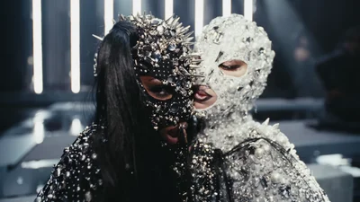 Самый стильный клип эвер: это – главная песня "Дьявол носит Prada 2" от Леди Гага и Doechii