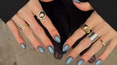 "Джинсовые" ногти - новый тренд: 3 стильных дизайна в синей палитре