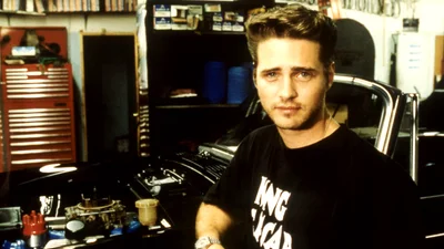 Седой и бородатый: звезду "Района Беверли-Хиллз" не узнали на новом видео