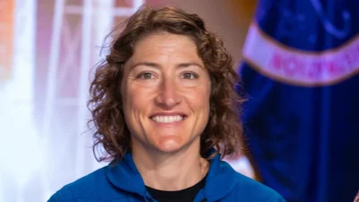 Заново учится ходить: астронавтка поделилась шокирующим видео после полета вокруг Луны