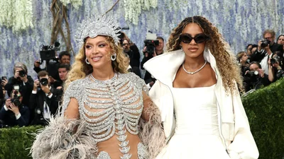 14-летняя дочь Бейонсе впервые появилась на Met Gala - и она копия звездной мамочки
