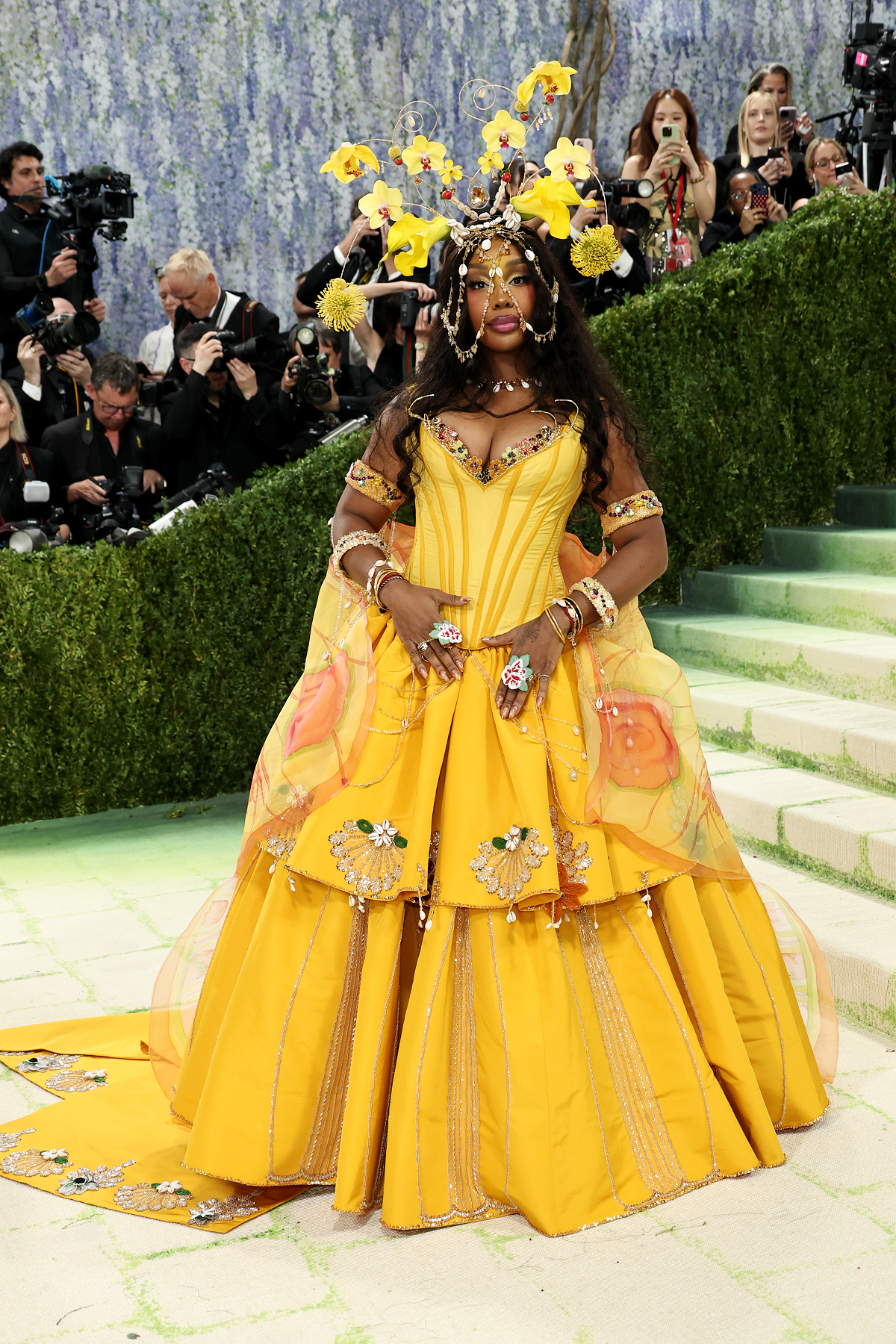 Самые неудачные образы Met Gala 2025: от серебряного платья Бейонсе до странного костюма Сэма Смита - 861305 Самые неудачные образы Met Gala 2025: от серебряного платья Бейонсе до странного костюма Сэма Смита - фото 861305