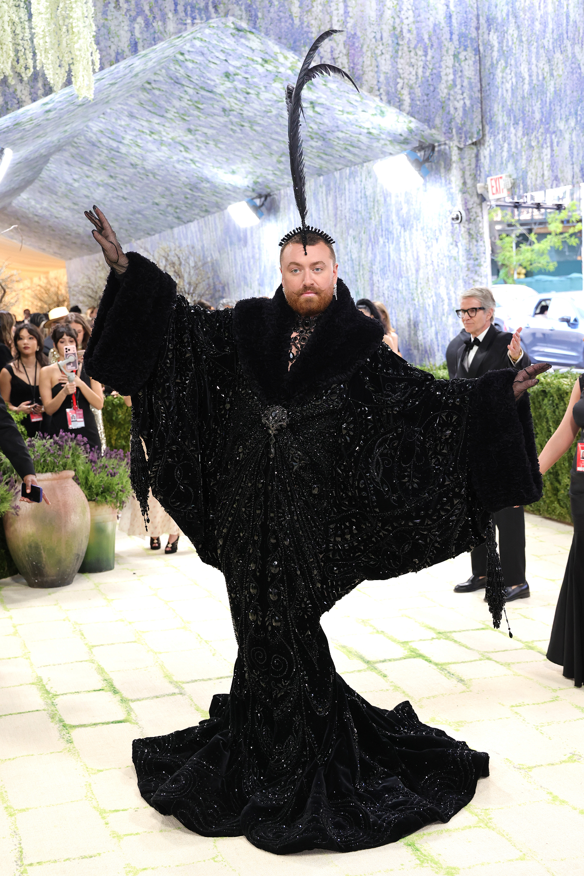 Самые неудачные образы Met Gala 2025: от серебряного платья Бейонсе до странного костюма Сэма Смита - 861307 Самые неудачные образы Met Gala 2025: от серебряного платья Бейонсе до странного костюма Сэма Смита - фото 861307