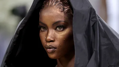 Золото на глазах и коричневые губы: 5 трендов Met Gala 2026, задающих тон весеннему макияжу