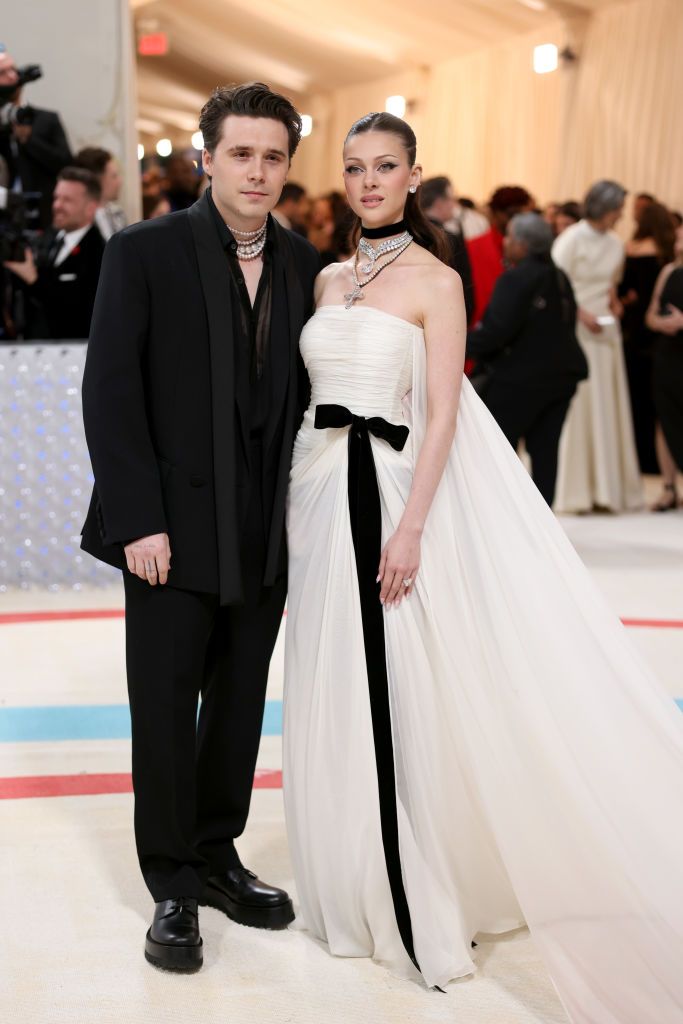 Бруклін Бекхем та Нікола Пельц Бекхем відвідували Met Gala 2023. - фото 862470