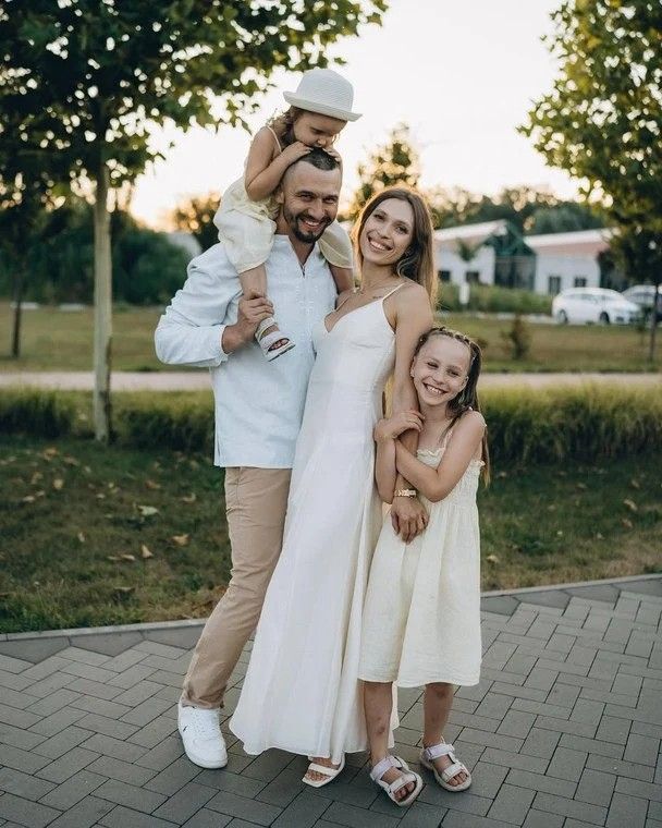 Елена Светлицкая призналась, не жалеет ли о разводе: 'Мы слишком залипали друг в друге' - фото 862560