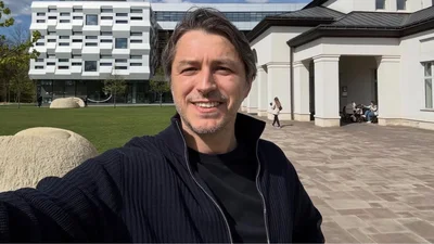Яскрава красуня: Сергій Притула замилував мережу рідкісним фото своєї 71-річної мами