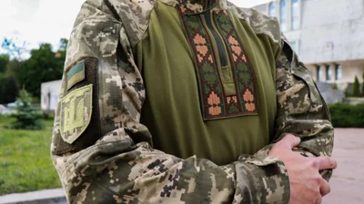 Сильні привітання з Днем вишиванки для військових та красиві листівки