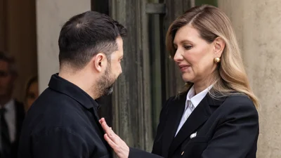 Ошатні Володимир та Олена Зеленські зачарували Румунію своїм спільним виходом