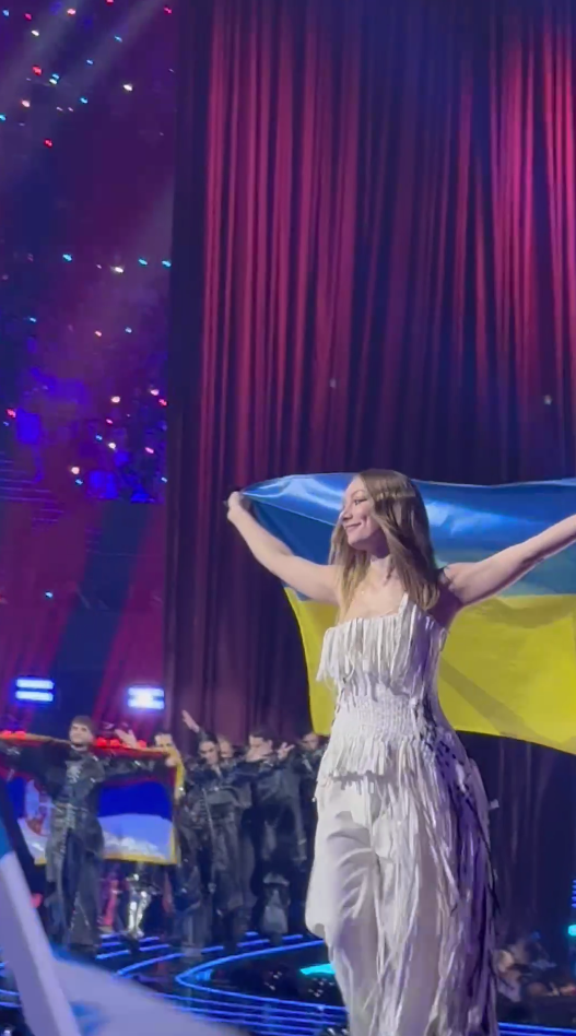 LELÉKA під час параду прапорів на Євробаченні-2026. - 865707 LELÉKA во время парада флагов на Евровидении-2026. - фото 865707