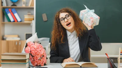 Дякуємо нашій класній мамі: щемливі привітання з Останнім дзвоником та листівки