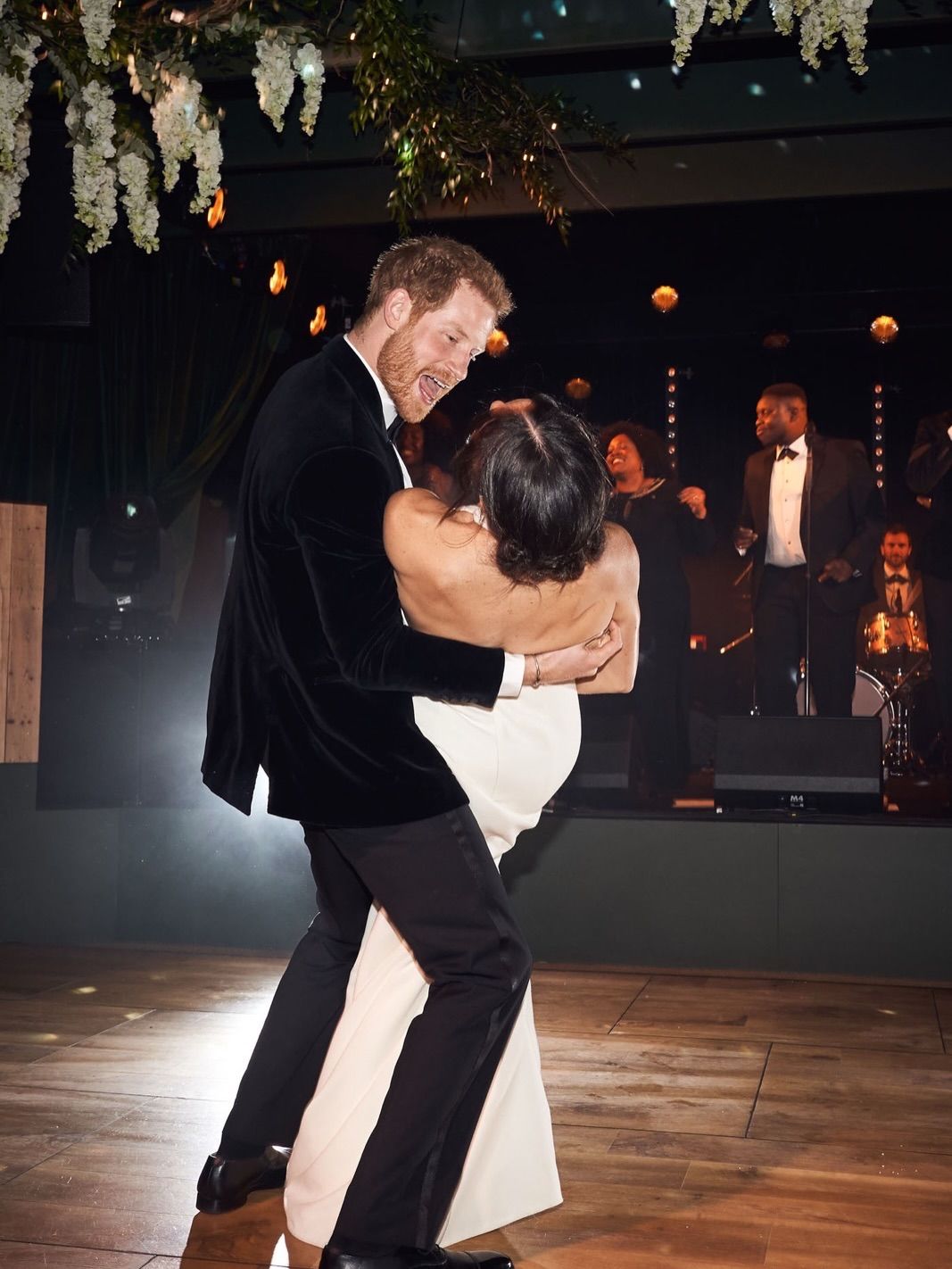 Меган Маркл показала раніше небачені фото з весілля з Гаррі. - 866721 Меган Маркл показала раніше небачені фото з весілля з Гаррі. - фото 866721