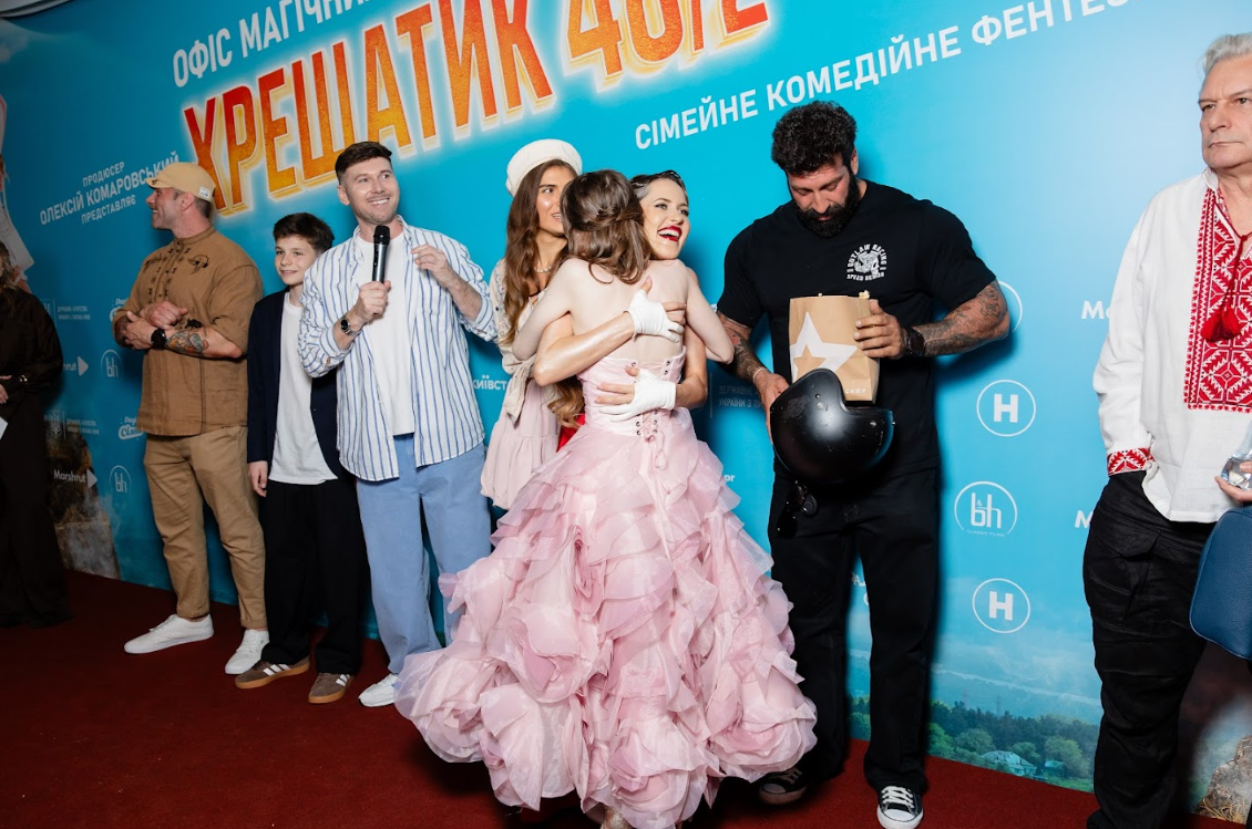 Актер Владимир Ращук показал иллюзионный номер на премьере детского фильма 'Крещатик 48/2' - 867979 Актер Владимир Ращук показал иллюзионный номер на премьере детского фильма 'Крещатик 48/2' - фото 867979