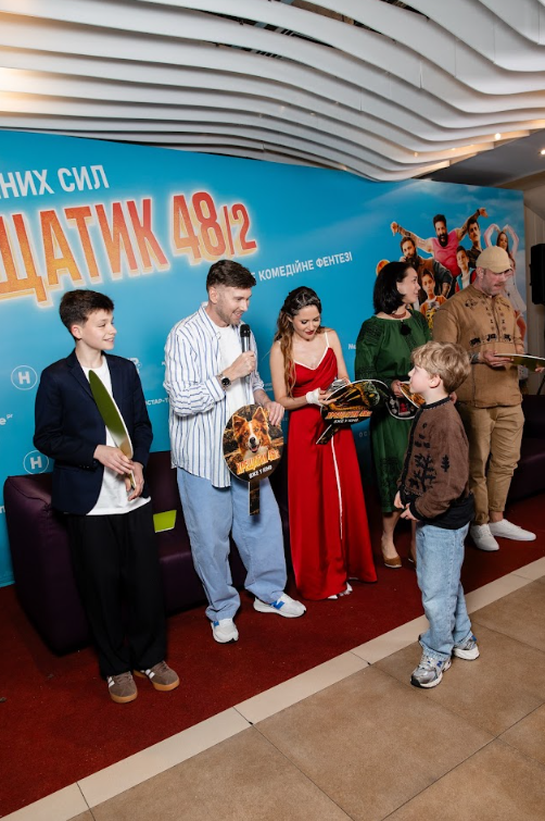 Актер Владимир Ращук показал иллюзионный номер на премьере детского фильма 'Крещатик 48/2' - 867984 Актер Владимир Ращук показал иллюзионный номер на премьере детского фильма 'Крещатик 48/2' - фото 867984