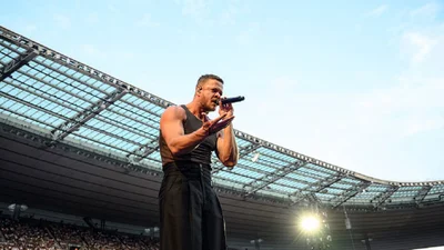 Ну краш: лідер Imagine Dragons змусив підняти прапор України з підлоги