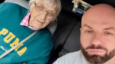 Слава Дьомін показав свою бабусю й пояснив, чому не спілкується з рідним батьком