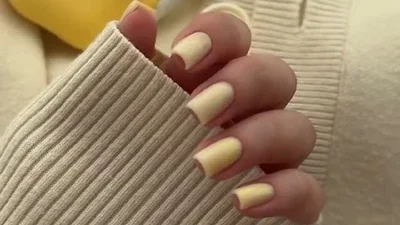 Ніжний жовтий манікюр: 3 красивих ідеї у стилі вершкового масла