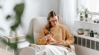 Книжка під подушкою, брудна голова: українці поділились шкільними лайфхаками, які досі їх виручають