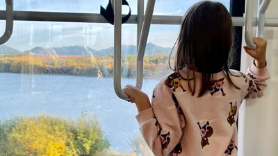 Що взяти в дорогу з дитиною: їжа, розваги та корисні дрібниці — список, який збереже мамі нерви
