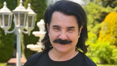 "Сейчас похвастаюсь": Павел Зибров засветил гигантский урожай клубники в своем загородном имении