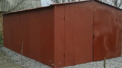 Українці діляться кумедними спогадами та дикими історіями про гаражі, на яких тусили у дитинстві
