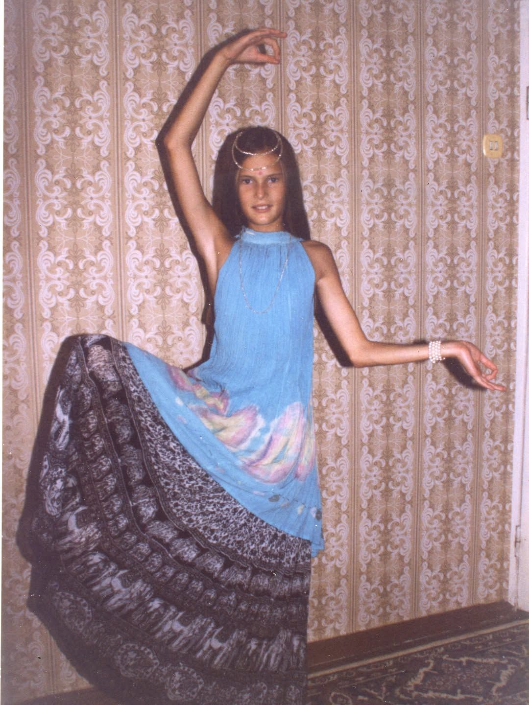 Алла Костромичева в 40 лет показала, какой моделью она была с детства - фото 875658