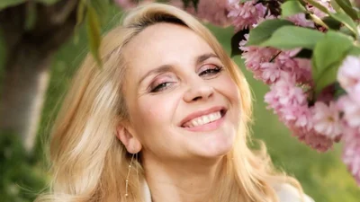 "Сам красит стены": Лилия Ребрик с дочерьми показала, какой ремонт сделал её муж в трёхэтажном особняке