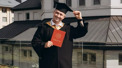 44-річний випускник: Олександр Педан закінчив університет одночасно з донькою