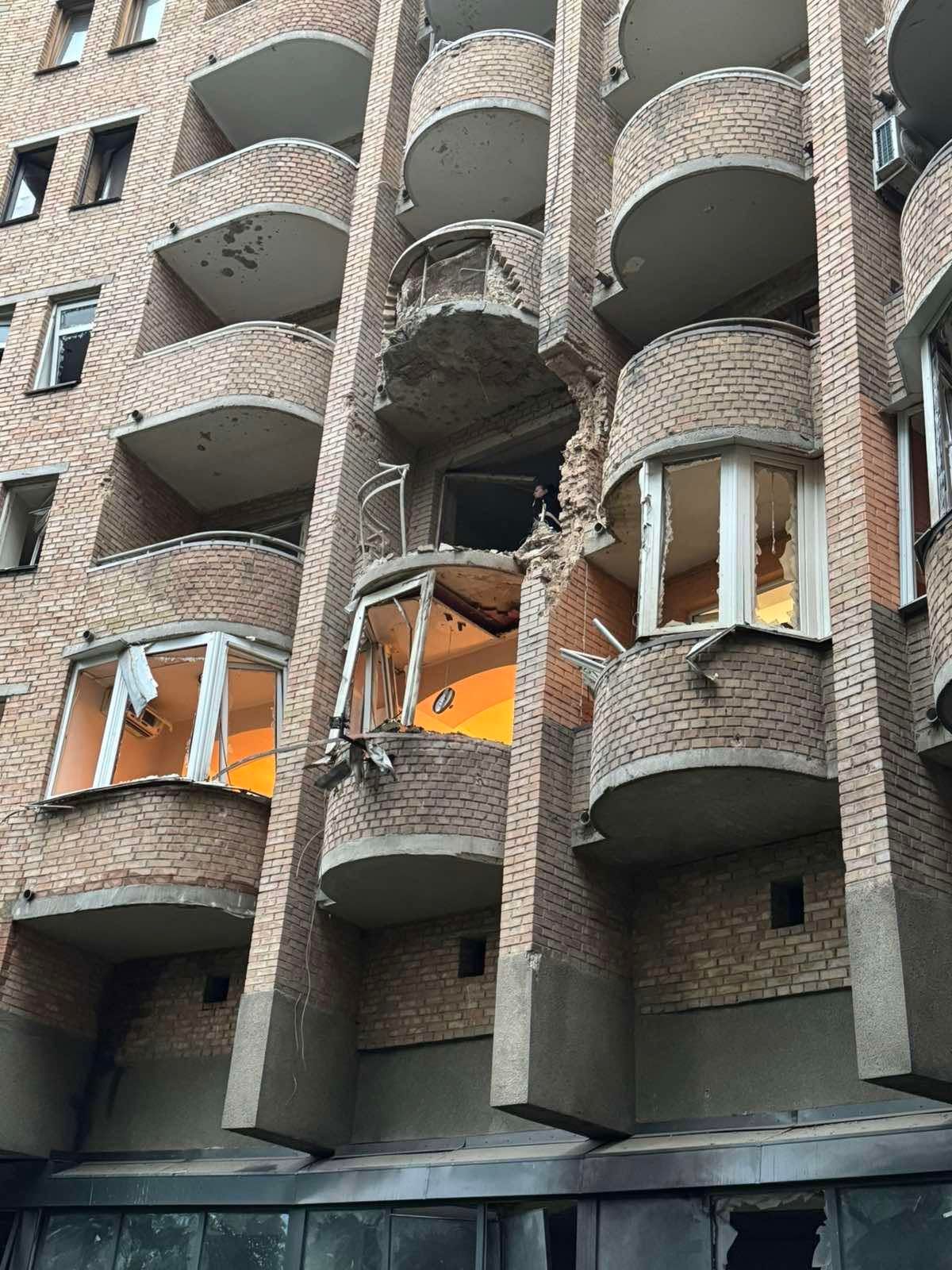 В дом вдовы Поклада во второй раз обрушился 'Шахед': 'пострадали 90 % квартир' - фото 877410