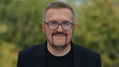 Пономарьов вперше засвітив свою молоду заможну дівчину з Криму