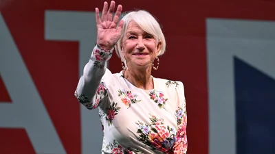 Прощай, привычная стрижка "боб": Хелен Миррен сделала новую стрижку, идеальную для жарких дней