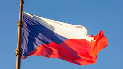 Цей курйозний момент із ЧС з футболу став вірусним - волонтера накрило прапором