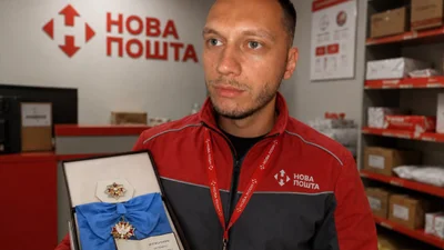 Зеленский отправил орден Белого Орла в Польшу "Новой почтой" — лучших мемов мы никогда не увидим
