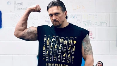 Олександр Усик засвітився на фото одразу з трьома найріднішими дівчатами