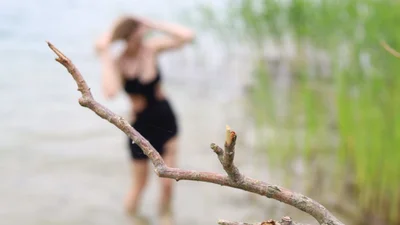 Дівчата одним фото показують, що їх фотографував чоловік - і це просто цирк